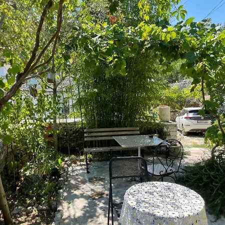 Konaku 3* Gjirokastër