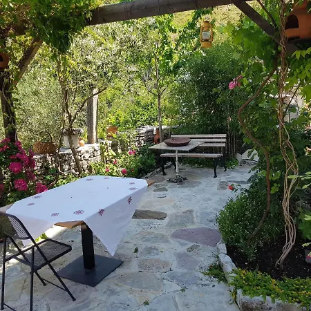 Konaku 3* Gjirokastër