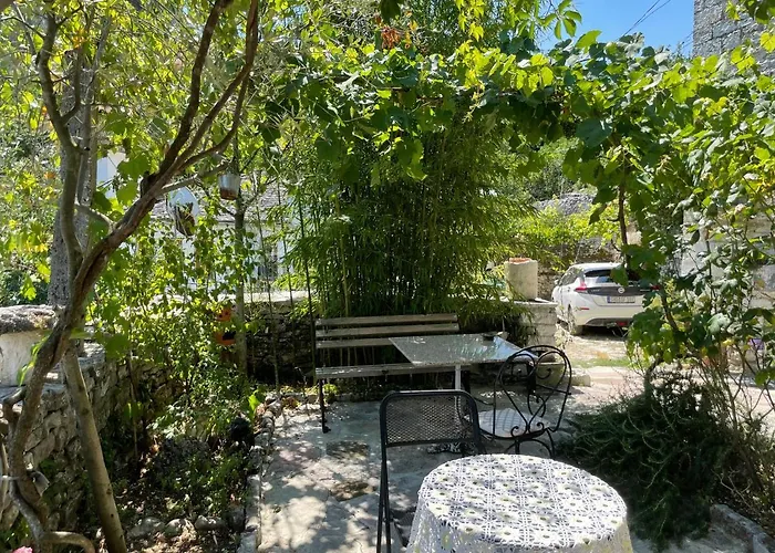 Konaku 3* Gjirokastër