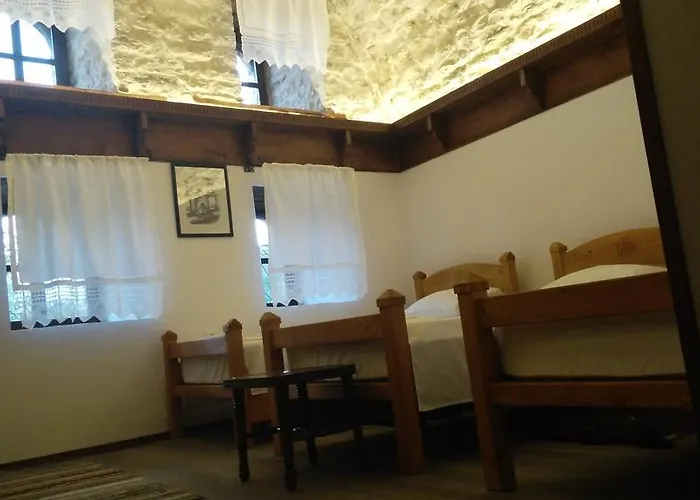 Konaku 3* Gjirokastër