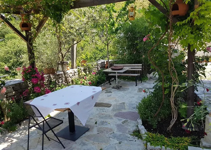 Konaku 3* Gjirokastër
